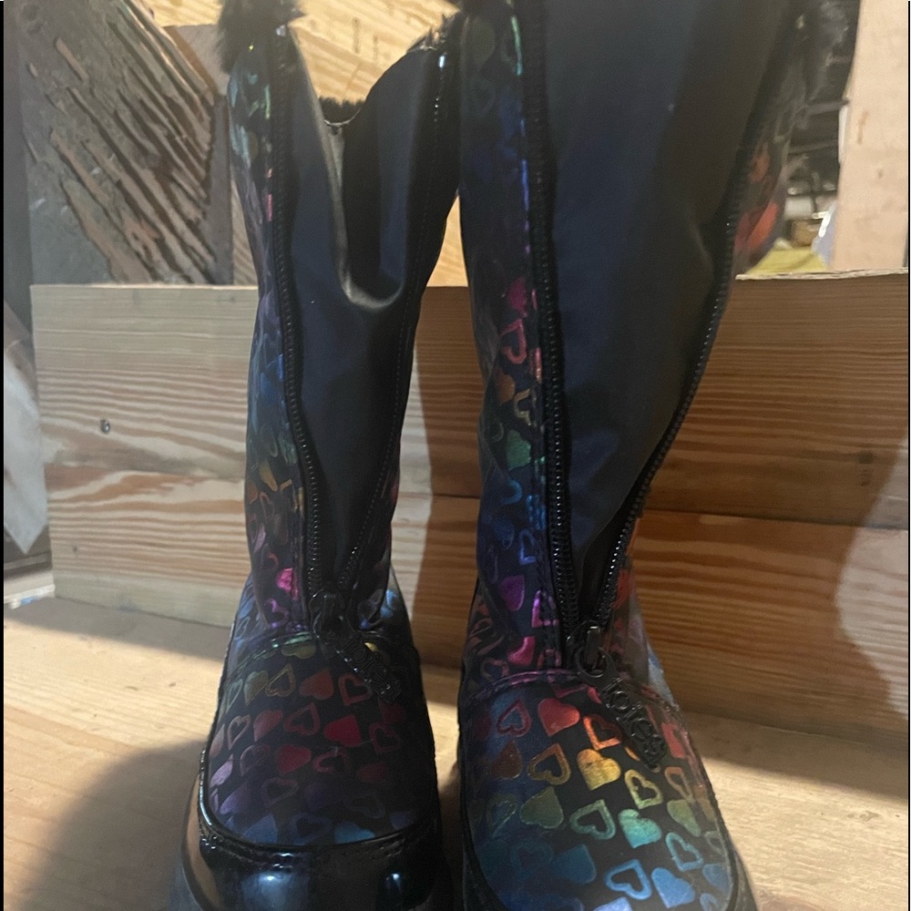 Toddler size 11 snow boots. Totes brand